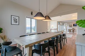 Luxury Lakeview Retreat Hot Tub, Gym & Theatre - Image 4