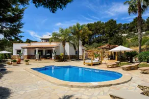Villa with private pool, garden & terrace - Image 2