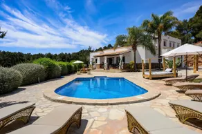 Villa with private pool, garden & terrace - Image 4