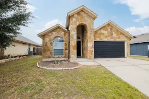 Perfect Retreat: Central Location w/ Serene Vibes. - Image 3