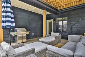 Graford Cabin w/ Rooftop Deck & Lake Views! - Image 2