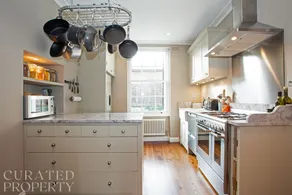 Luxury 2-Bed Marylebone Georgian House with Private Garden & Office - Image 2