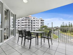 Kawana Beachside Getaway 1 Bedroom Apartment - Image 2