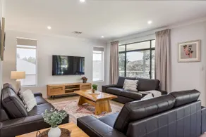 Wildgreen Villa Lakeside Hideaway in Winery Estate - Image 2