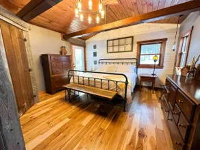 Log Cabin w/Hot Tub minutes to Lake George Marina - Image 3