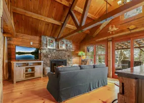 Log Cabin w/Hot Tub minutes to Lake George Marina - Image 4