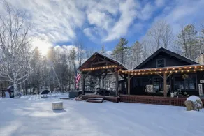 Log Cabin w/Hot Tub minutes to Lake George Marina - Image 2