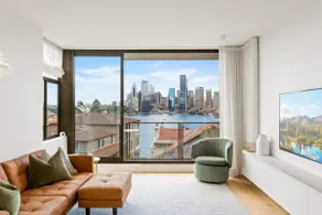 Boutique 2-Bed with Stunning Sydney Harbour Views - Image 4