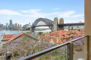Boutique 2-Bed with Stunning Sydney Harbour Views - Image 5