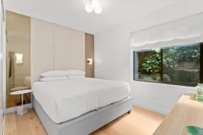 Boutique 2-Bed with Stunning Sydney Harbour Views - Image 3