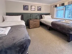 Beautiful Spacious Property | Private Gated Drive - Image 2