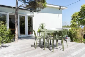 Couples Corner - A Stylish Bay View Retreat - Image 2
