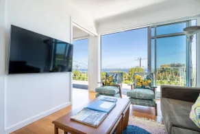Couples Corner - A Stylish Bay View Retreat - Image 3