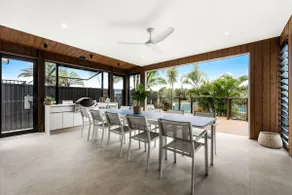 7 bedroom home on Mooloolaba canal - Image 4