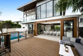 7 bedroom home on Mooloolaba canal - Image 2