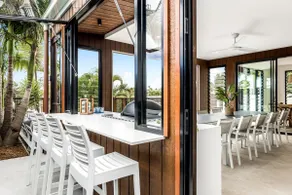 7 bedroom home on Mooloolaba canal - Image 5