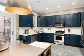 HUGE 4BR Townhouse FultonMarket/WestLoop! - Image 2