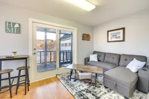 Cozy Water-View Apt in the Heart of Downtown! - Image 4