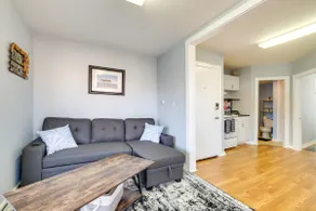 Cozy Water-View Apt in the Heart of Downtown! - Image 5