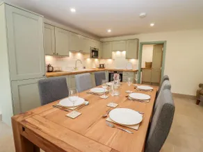 Holiday Home in Cotswolds with Hot Tub - Image 4