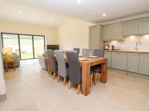 Holiday Home in Cotswolds with Hot Tub - Image 2