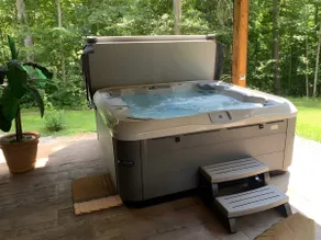 HOT TUB~ Fire Pit~ KING Ensuites~ Lake Access - Image 5