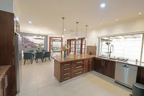 Spacious 5BR House in Hallam near Bunjil Place - Image 3