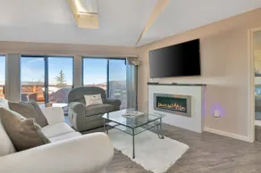 Mountain Views + Deck | Near Lynx Lake - Image 4