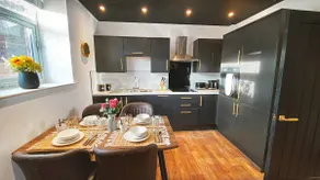 Luxury Two Bedroom Apartment - Image 4