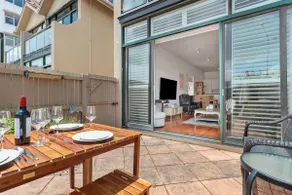 Beachfront Getaway - In the Heart of St Kilda - Image 4