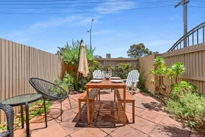 Beachfront Getaway - In the Heart of St Kilda - Image 5