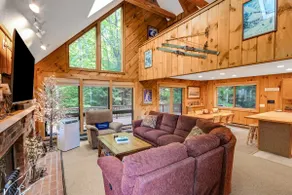Bears Den Chalet | Ski Home, Ski Shuttle, Hot Tub! - Image 3