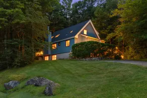 Bears Den Chalet | Ski Home, Ski Shuttle, Hot Tub! - Image 2