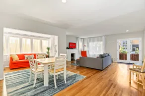 Beautiful Beach House near Conv Center - Image 2