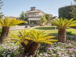 R60 Villa with garden and pool - Image 5