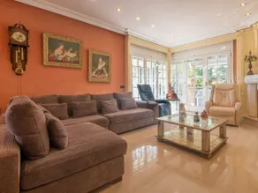 R60 Villa with garden and pool - Image 3