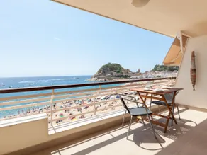 Apartment sea views on the beach - Image 4