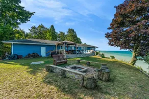 Great Lakes Escape • Blufftop Lake MI View•Hot Tub - Image 3