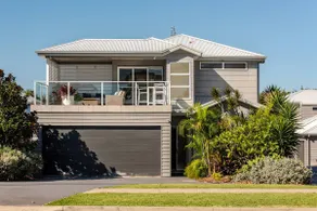 Hawkesnest Balcony House - Image 2