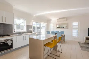 Hawkesnest Balcony House - Image 4