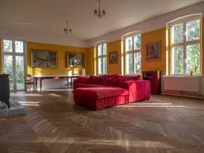 Manor House with stunning rooms - train accessible - Image 3