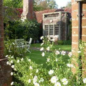 The Wing at Pekes - Image 4