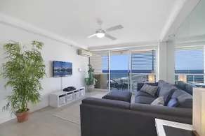 Ocean Plaza 1577 - Coolangatta Beachfront! - Image 2