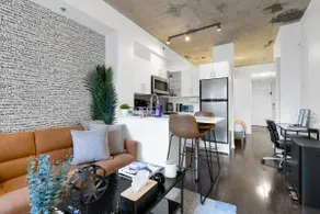 Pristine Parc Avenue Pad W/ Parking - Image 2