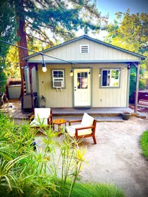 Garden cottage w/ fire pit & backyard - Image 5