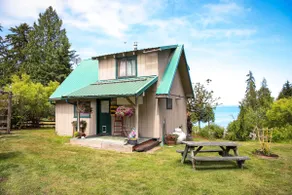 Beachcomber Olympic Ocean-view Cottage on the Strait of Juan De Fuca - Image 2