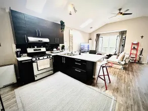 Cozy Loft, 1 Parking, Gym, Sleeps 4! - Image 2
