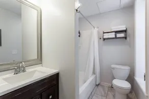 Beautiful One Bedroom With King Bed | 07 - Image 5