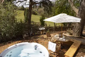 Walnut, an Idyllic Cotswold farm retreat - Image 3