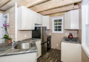 Bugsy's Mountain Retreat - Image 5